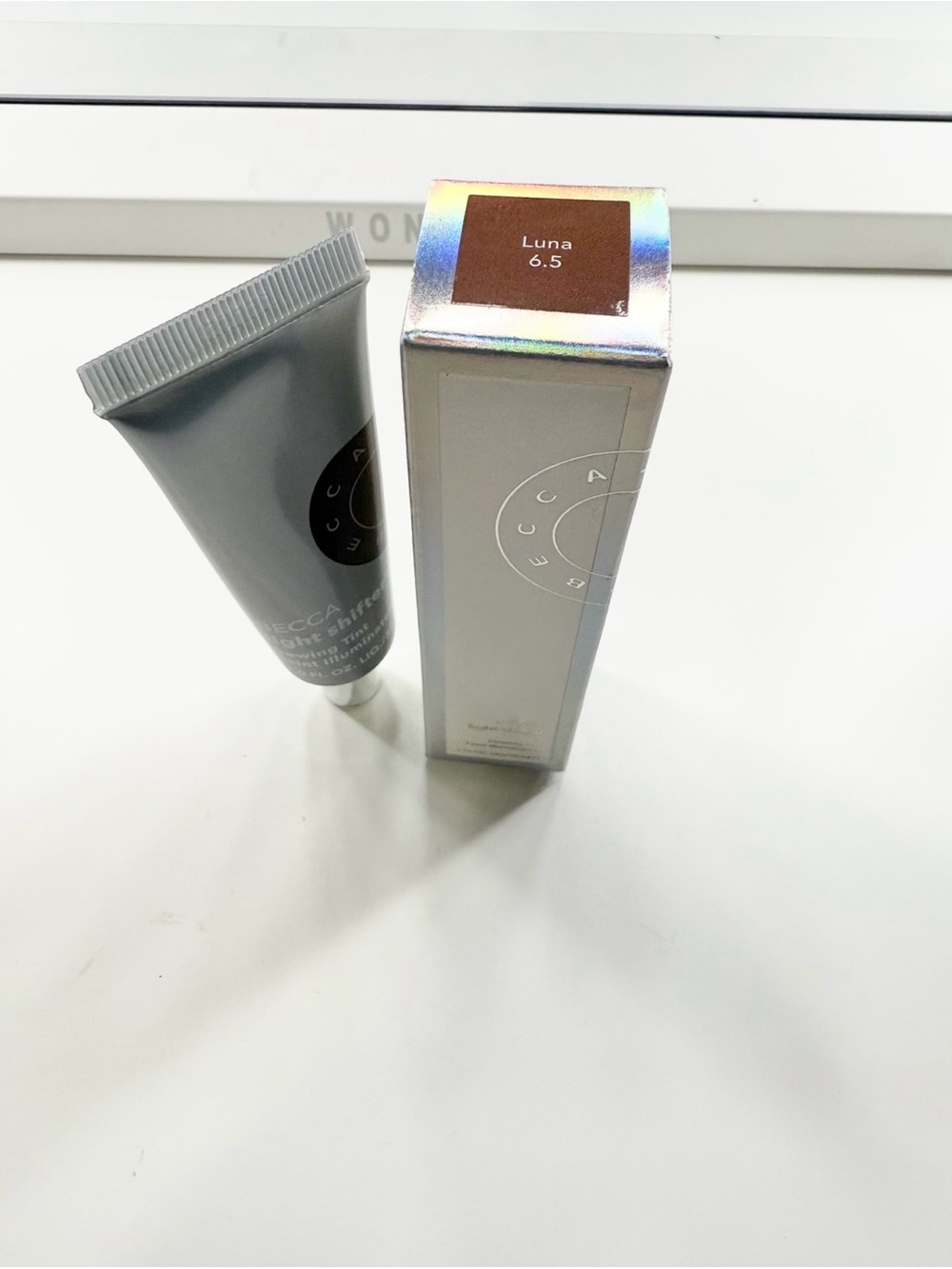 Becca Cosmetics Light Shift 6.5 Dewing Tint Illuminating Moisturizer
